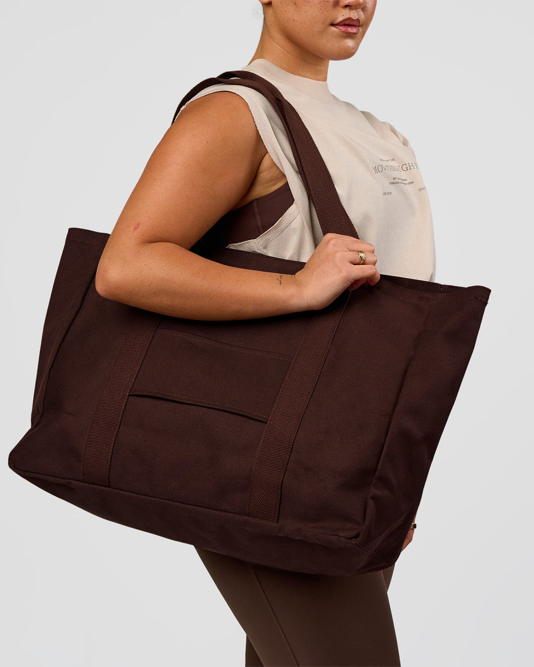 Woman wearing CF Move Through Tote - Hot Chocolate | Model:Chloe