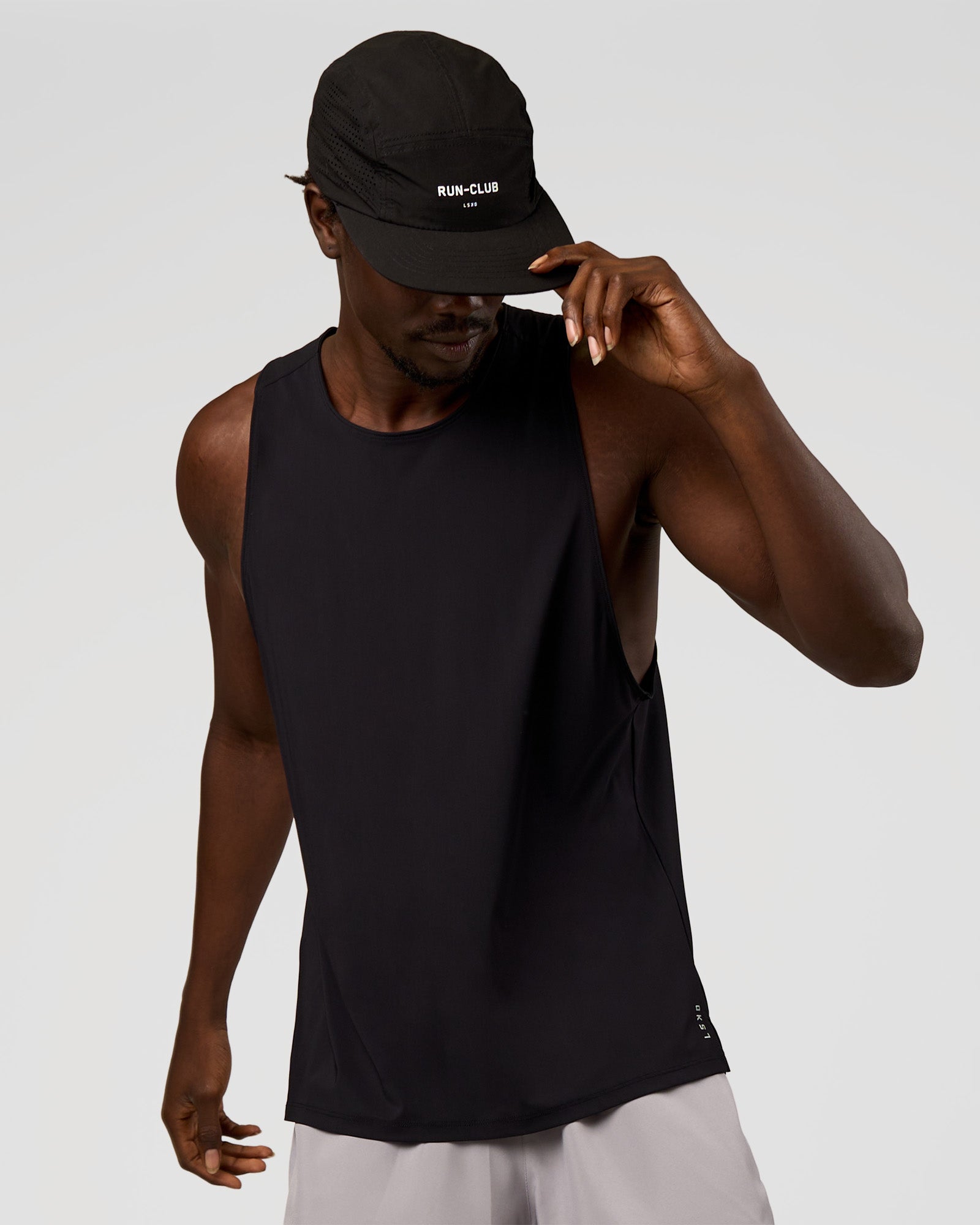 Man wearing Run Club 2.0 Cap - Black