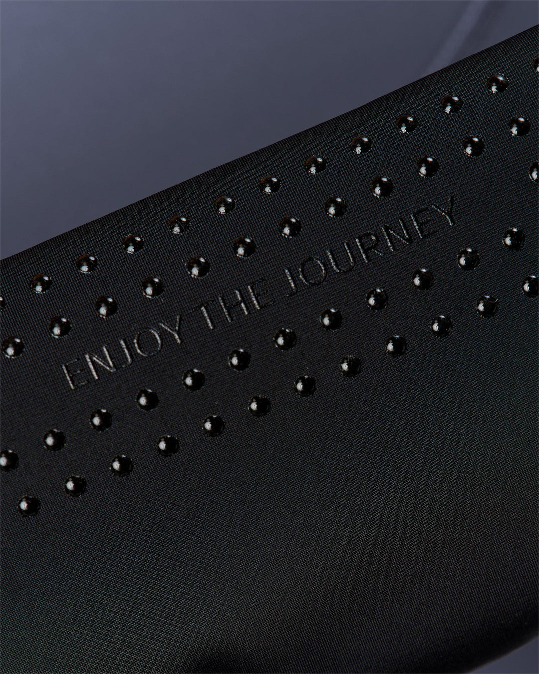 Woman wearing Pace Run Belt - Black-Reflective