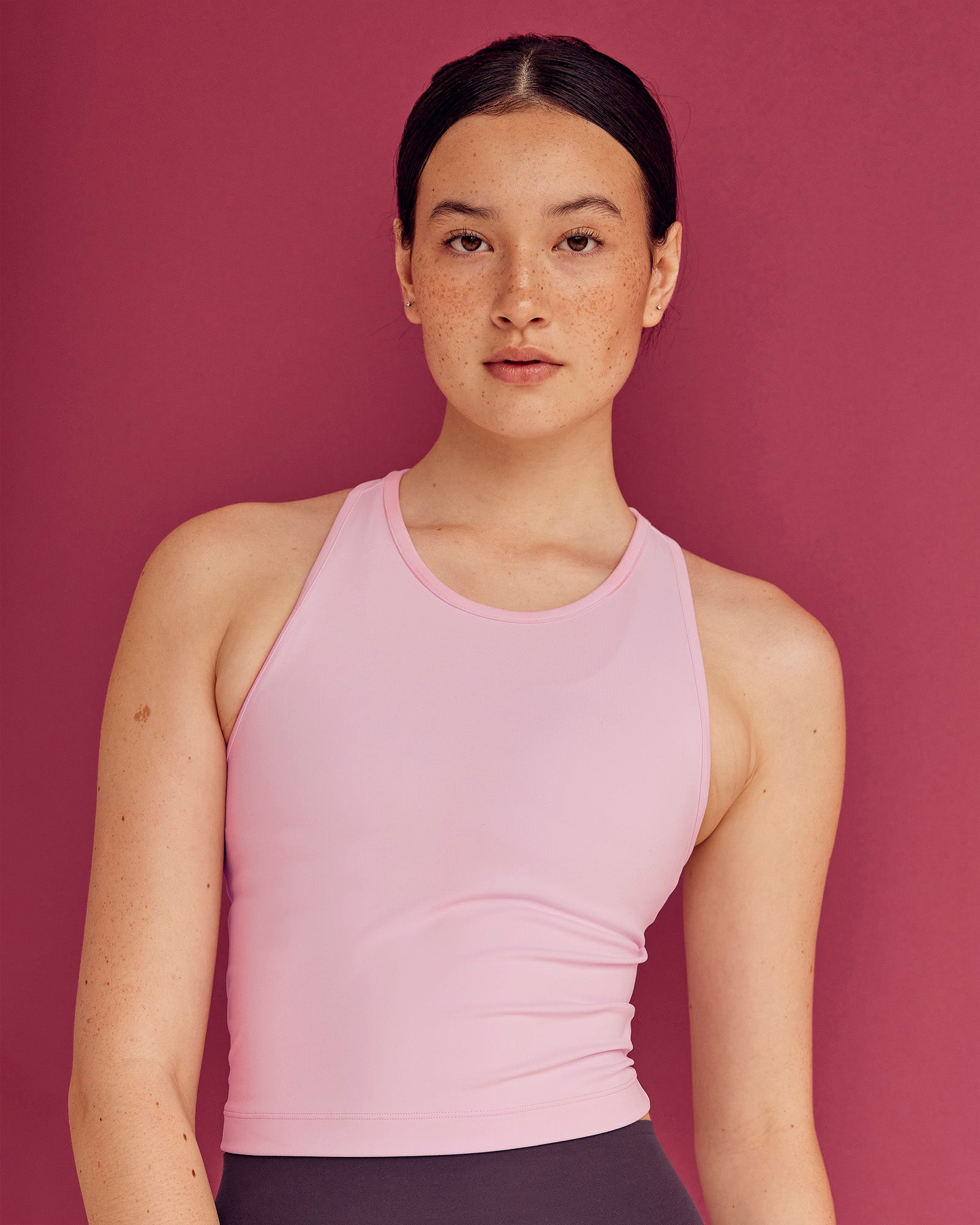 Woman wearing Flow Performance Tank 2.0 - Marshmallow | Model:Paradise | Size:S