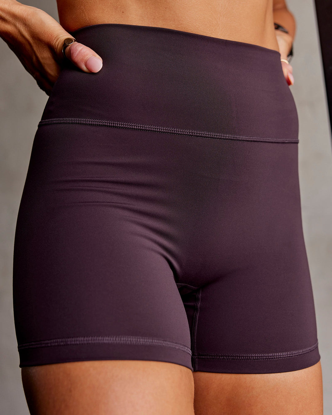 Woman wearing Fusion Ultra High-Rise 4" Short - Midnight Plum | Model:Lauren | Size:S