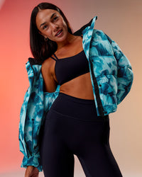 Woman wearing Go-To Puffer Jacket - Dazed Print | Model:Kirstyn | Size:S
