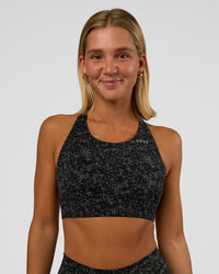 Woman wearing Accelerate Sports Bra - Energy Print Black | Set:true | Angle:front | Model:Amity | Size:S
