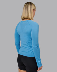 Woman wearing AeroFLX+ Seamless Long Sleeve Tee - Azure Blue Marl | Model:Halle | Size:S