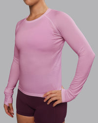 Woman wearing AeroFLX+ Seamless Long Sleeve Tee - Pirouette-Bubblegum | Model:Lyss | Size:S