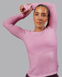 Woman wearing AeroFLX+ Seamless Long Sleeve Tee - Pirouette-Bubblegum | Model:Lyss | Size:S