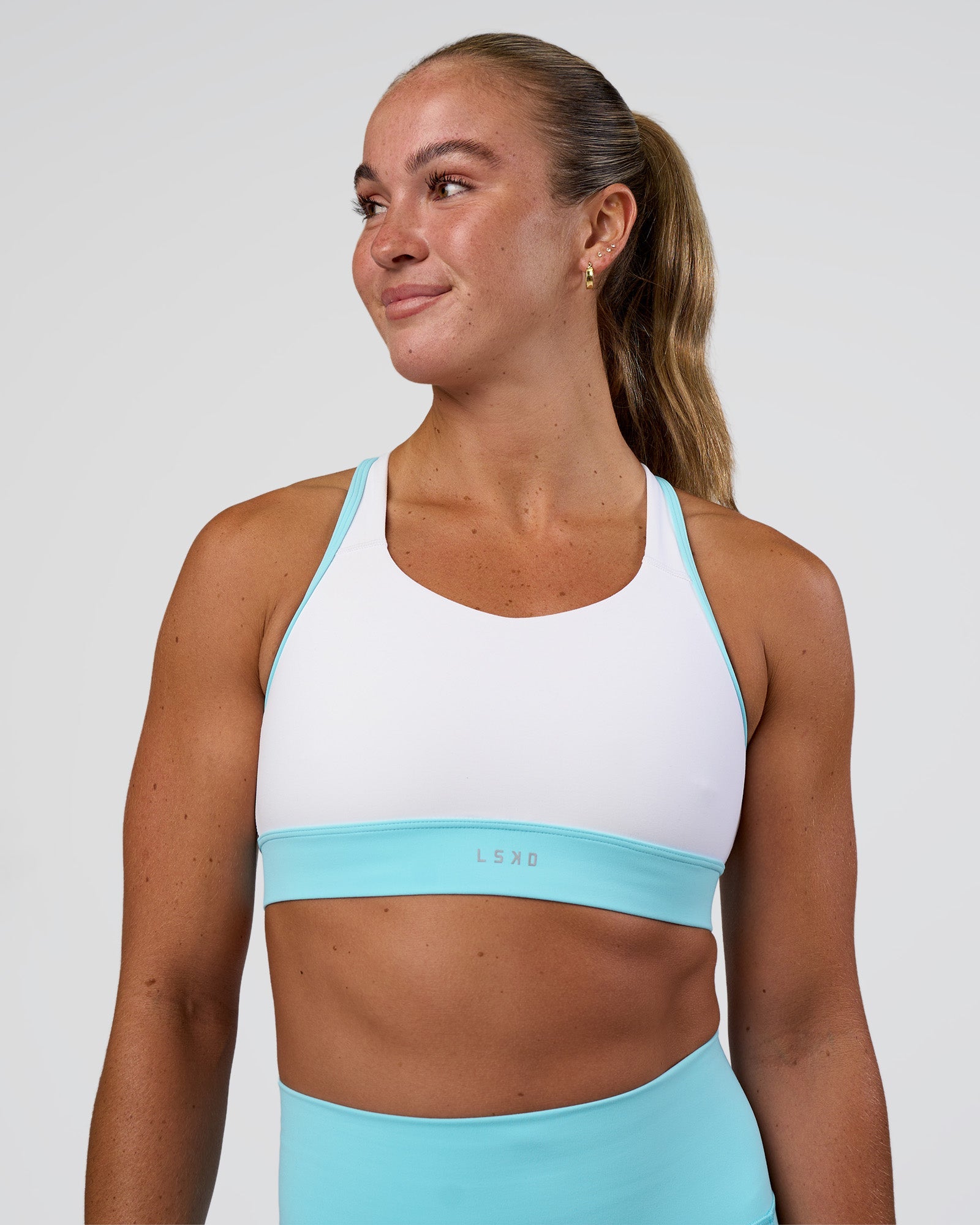 Woman wearing Distinction Sports Bra 2.0 - White-Baltic Sea | Model:Sav | Size:S