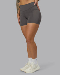 Woman wearing Elite High-Rise 4" Short Pockets - Dark Storm | Model:Robyn | Size:S