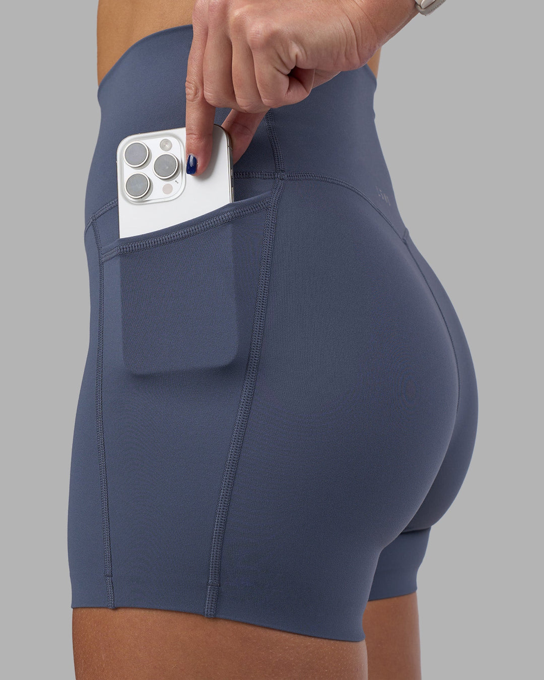 Woman wearing Elixir Ultra High-Rise 4&quot; Short Pockets - Night Shadow | Model:Phoebe | Size:S