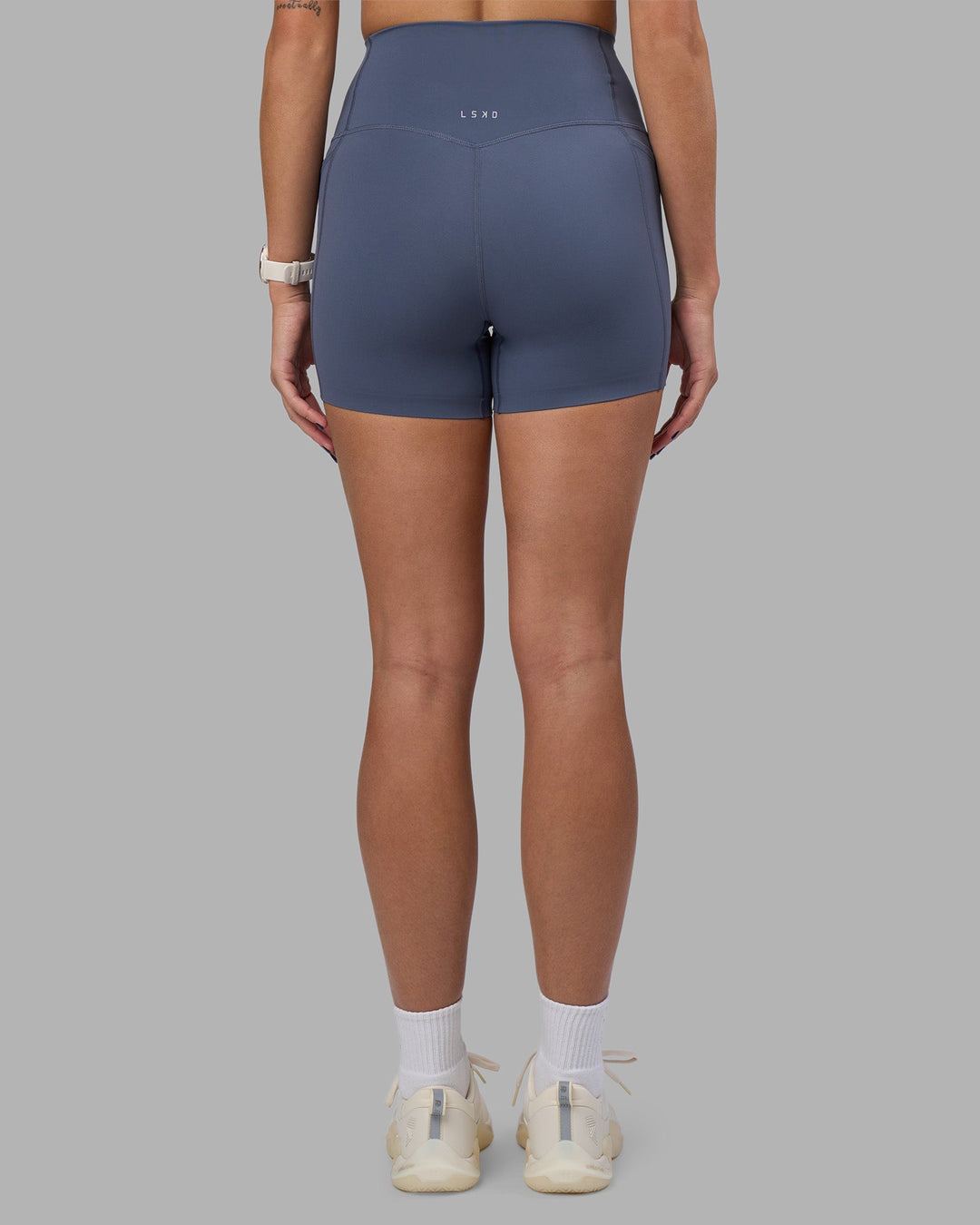 Woman wearing Elixir Ultra High-Rise 4&quot; Short Pockets - Night Shadow | Model:Phoebe | Size:S