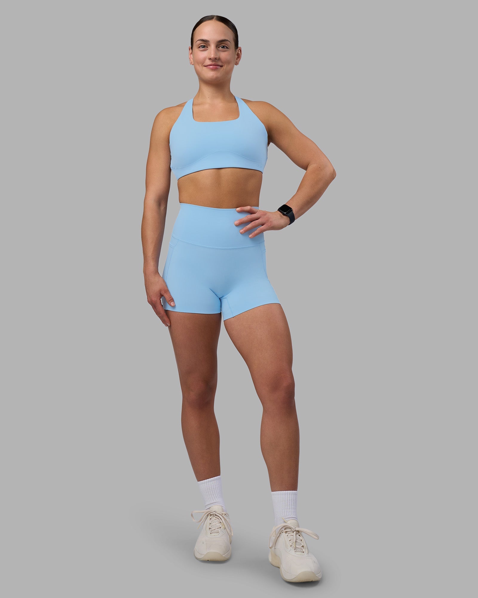 Woman wearing Elixir Ultra High-Rise 4" Short Pockets - Open Air | Model:Keisha | Size:S