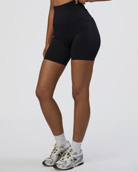 Woman wearing Elixir Ultra High-Rise 6" Short Pockets - Black | Model:Jordan | Size:S