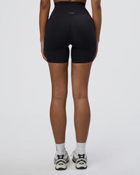 Woman wearing Elixir Ultra High-Rise 6" Short Pockets - Black | Model:Jordan | Size:S