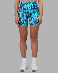 Woman wearing Elixir Ultra High-Rise 6" Short Pockets - Luminous | Model:Sophie | Size:S