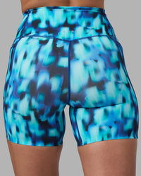 Woman wearing Elixir Ultra High-Rise 6" Short Pockets - Luminous | Model:Sophie | Size:S