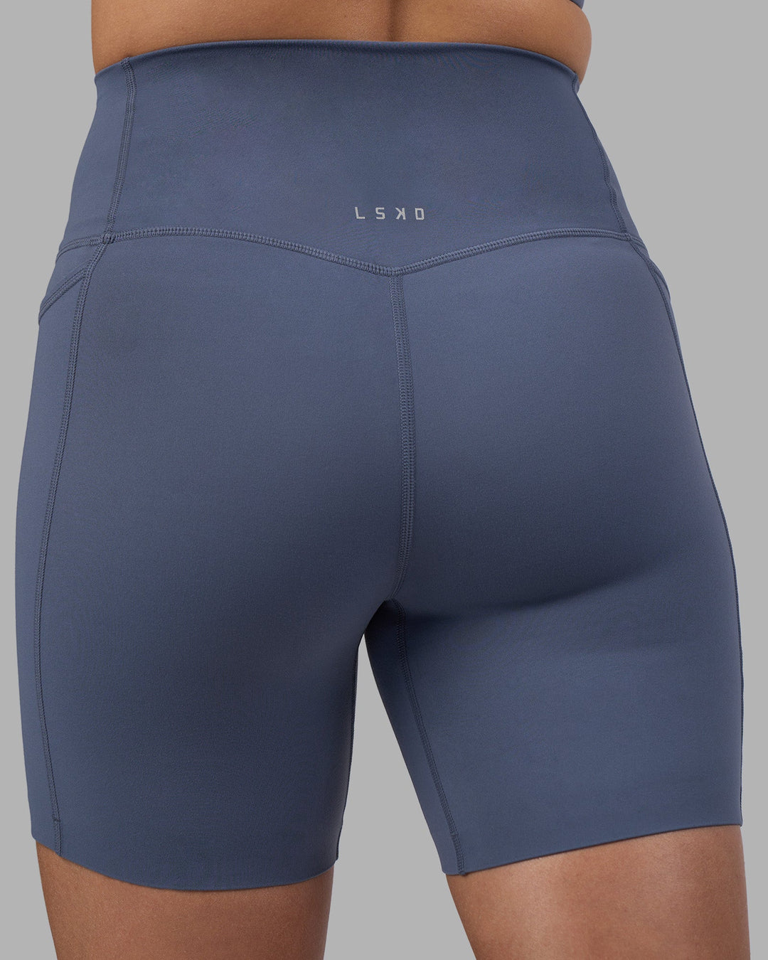 Woman wearing Elixir Ultra High-Rise 6&quot; Short Pockets - Night Shadow | Model:Phoebe | Size:S