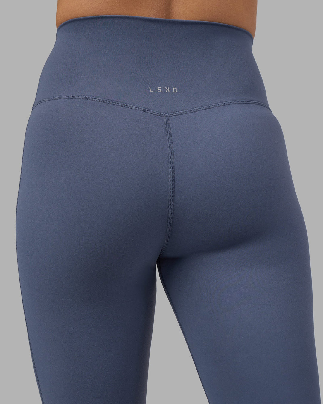 Woman wearing Elixir Ultra High-Rise 7/8 Legging - Night Shadow | Model:Phoebe | Size:S