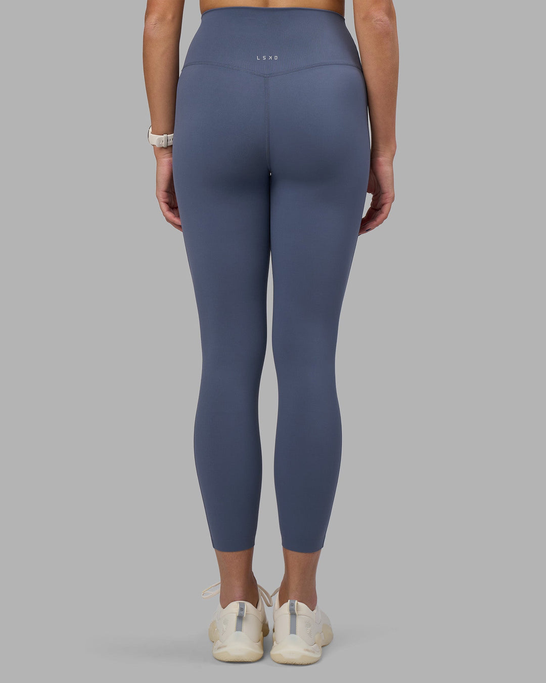 Woman wearing Elixir Ultra High-Rise 7/8 Legging - Night Shadow | Model:Phoebe | Size:S