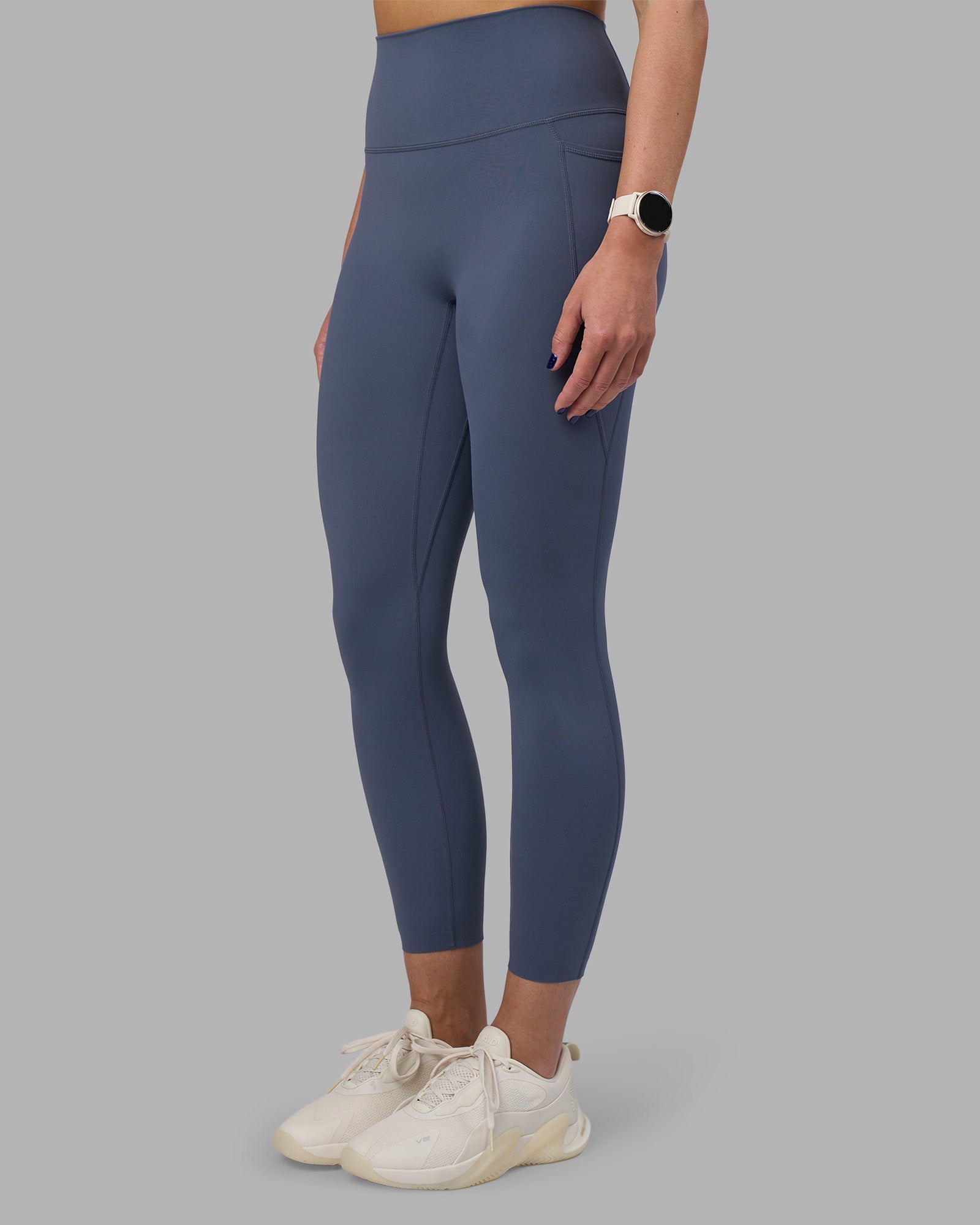 Woman wearing Elixir Ultra High-Rise 7/8 Legging Pockets - Night Shadow | Model:Phoebe | Size:S