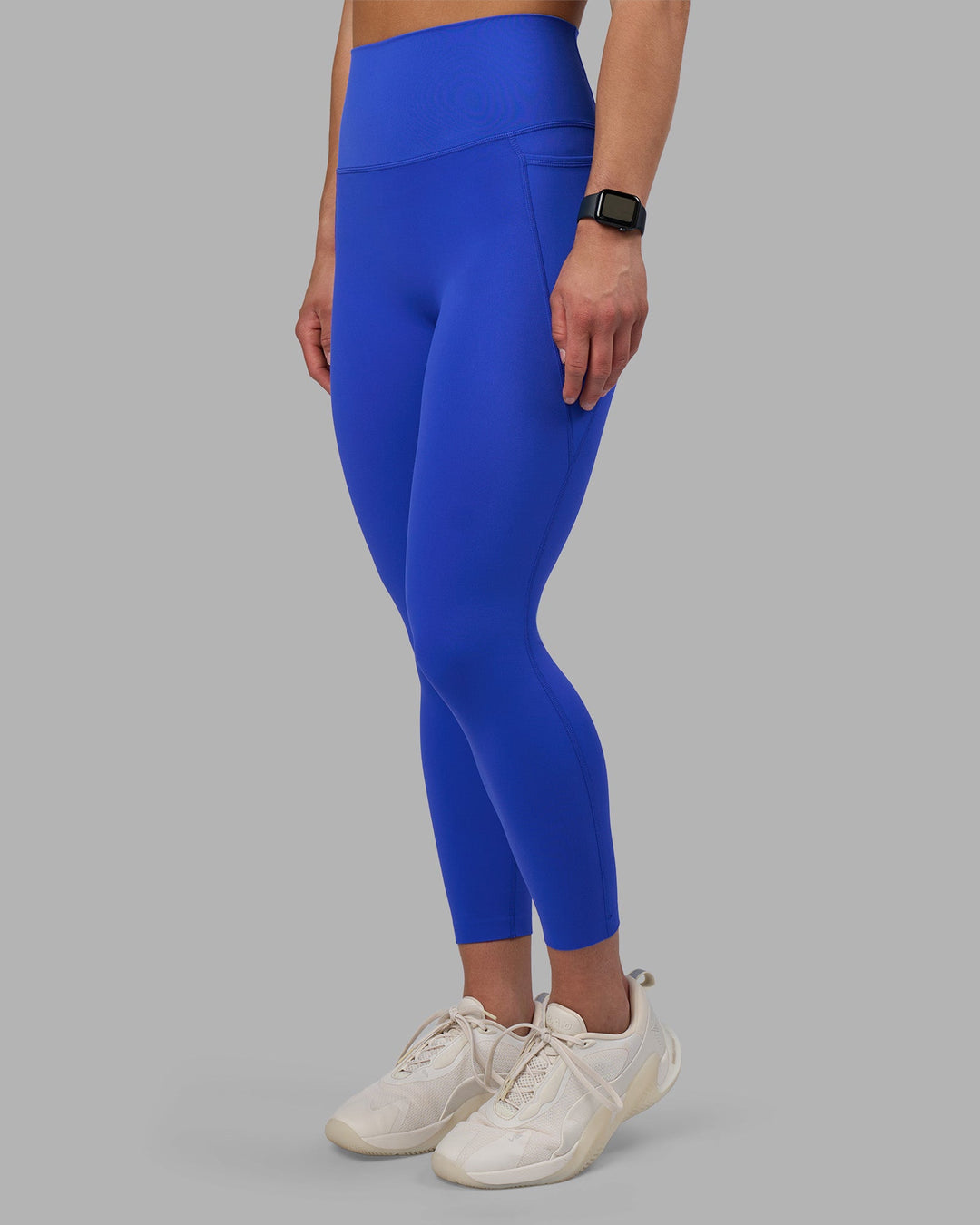 Woman wearing Elixir Ultra High-Rise 7/8 Legging Pockets - Power Cobalt | Model:Keisha | Size:S