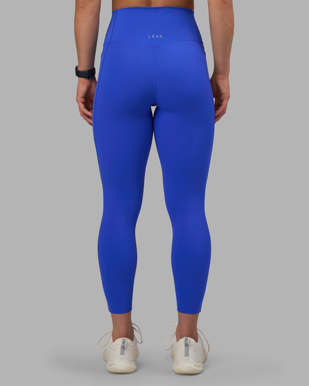 Woman wearing Elixir Ultra High-Rise 7/8 Legging Pockets - Power Cobalt | Model:Keisha | Size:S