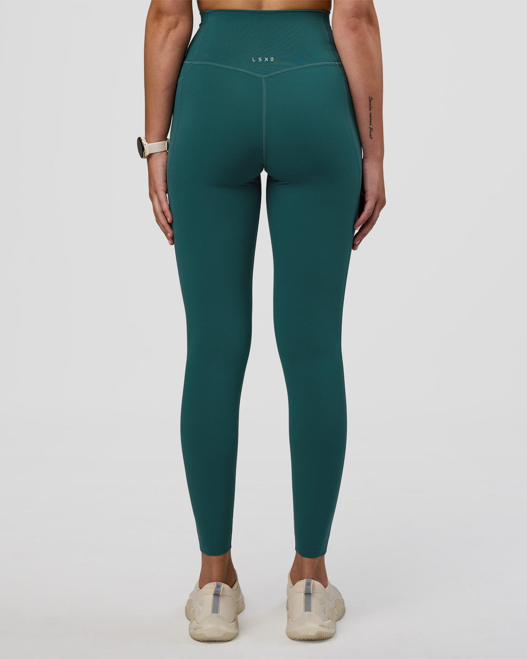 Woman wearing Elixir Ultra High-Rise Full Length Legging Pockets - Transformative Teal | Model:Myrte | Size:S
