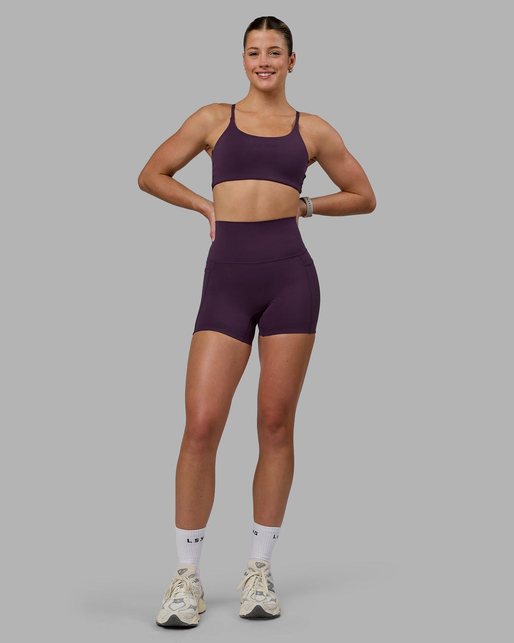 Woman wearing Elixir X-Short Tights With Pockets - Midnight Plum