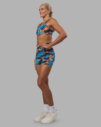 Woman wearing Fusion High-Rise 6" Short Pockets - React Print | Model:Katie | Size:S