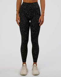 Woman wearing Fusion Icon Ultra High-Rise Full Length Legging Pockets - Energy Print Black-Reflective | Model:Amity | Size:S