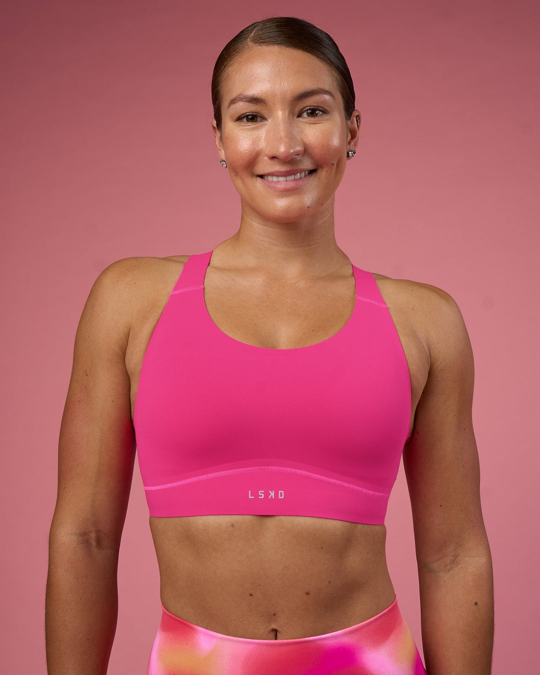 Woman wearing Fusion Sports Bra 2.0 - Ultra Pink | Model:Hannah | Size:S