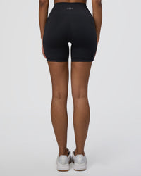 Woman wearing Fusion Ultra High-Rise 6" Short Pockets - Black | Model:Jordan | Size:S
