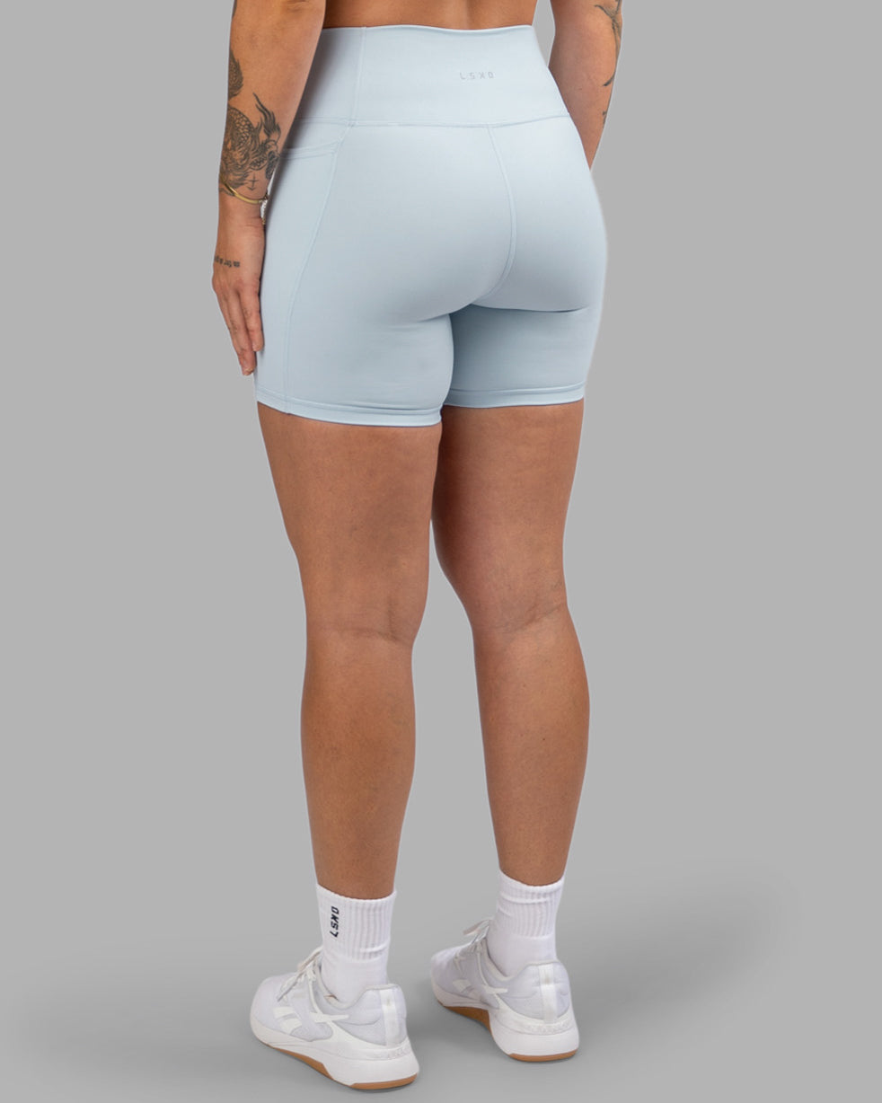 Woman wearing Fusion Ultra High-Rise 6" Short Pockets - Skyride| Set:true | Angle:back | Model:Robyn | Size:S