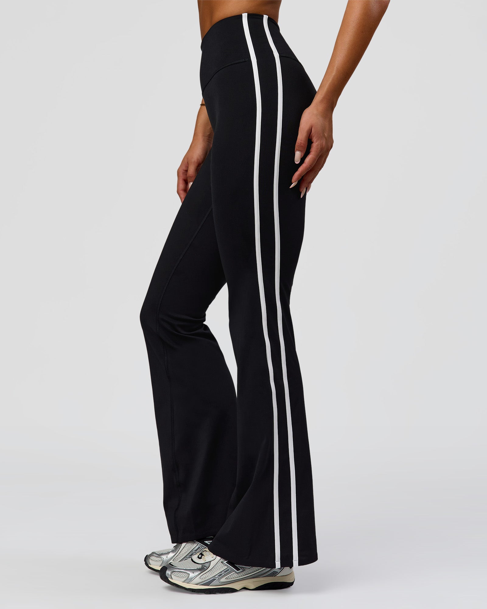Woman wearing Fusion V-Contour Bind High-Rise Flared Legging - Black-white | Model:Bianca | Size:S