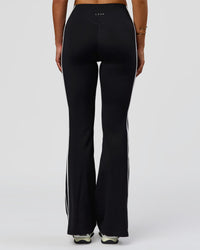 Woman wearing Fusion V-Contour Bind High-Rise Flared Legging - Black-white | Model:Bianca | Size:S | Thumbnail Index: 1