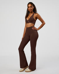 Woman wearing Woman wearing Fusion V-Contour High-Rise Flared Legging Pockets - Hot Chocolate | Model:Jordan | Size:S
