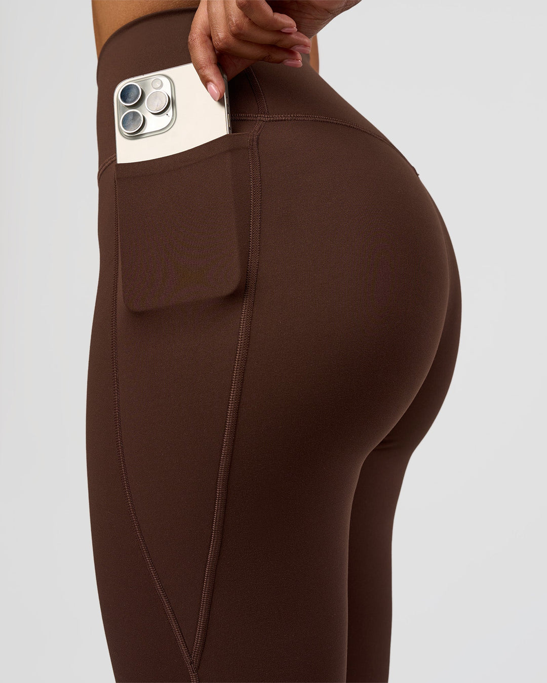 Woman wearing Woman wearing Fusion V-Contour High-Rise Flared Legging Pockets - Hot Chocolate | Model:Jordan | Size:S