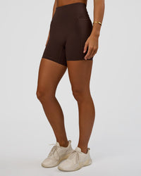 Woman wearing Fusion V-Contour Ultra High-Rise 6" Short Pockets - Hot Chocolate | Model:Amity | Size:S
