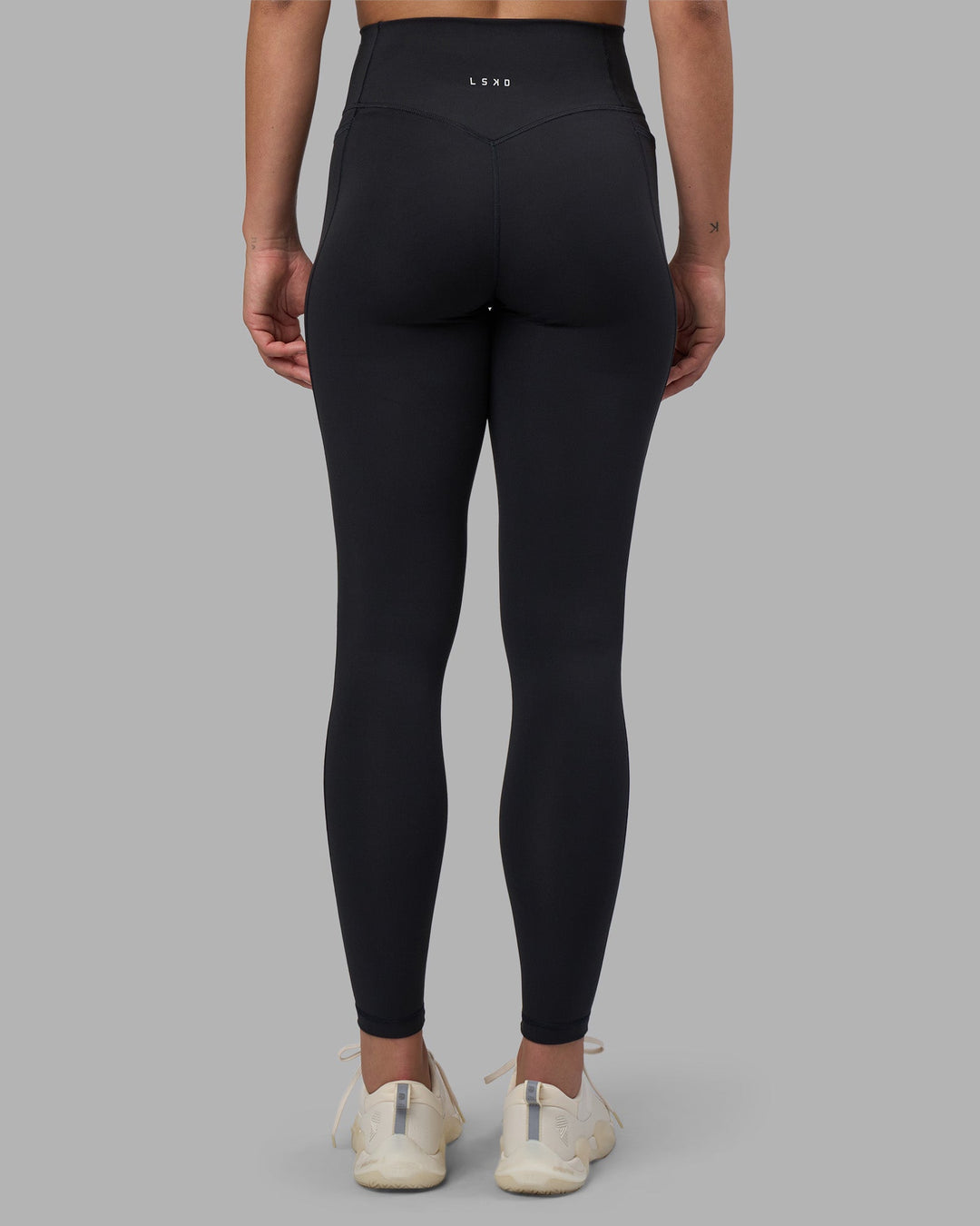 Woman wearing Fusion V-Contour Ultra High-Rise Full Length Legging Pockets - Black | Model:Charlize | Size:S