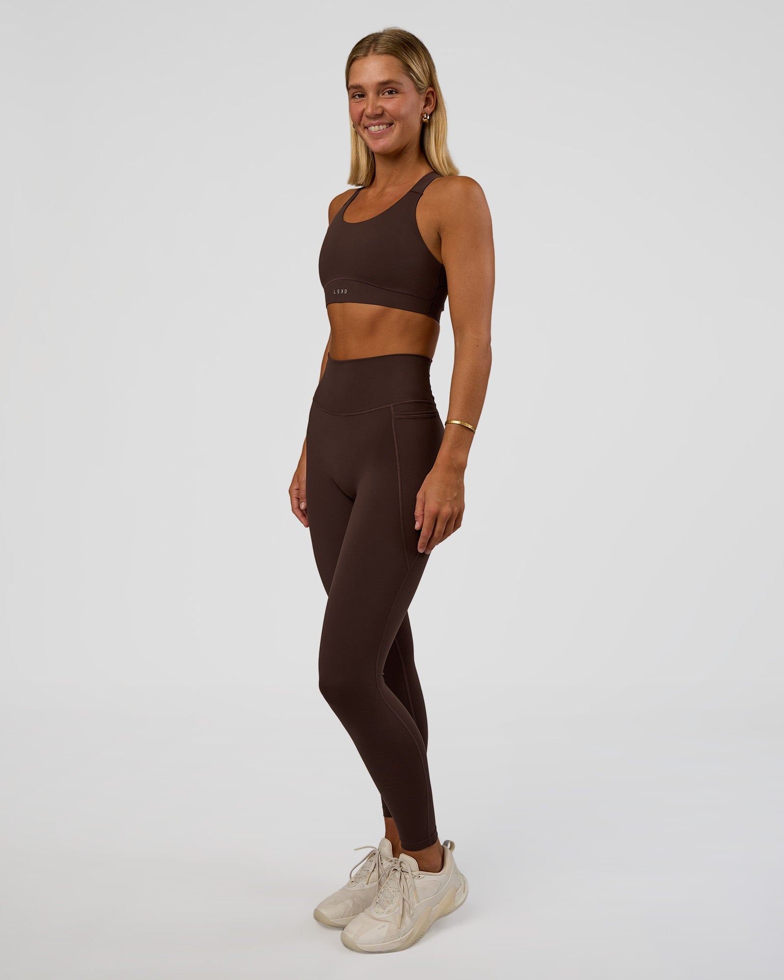 Woman wearing Fusion V-Contour Ultra High-Rise Full Length Legging Pockets - Hot Chocolate | Model:Amity | Size:S