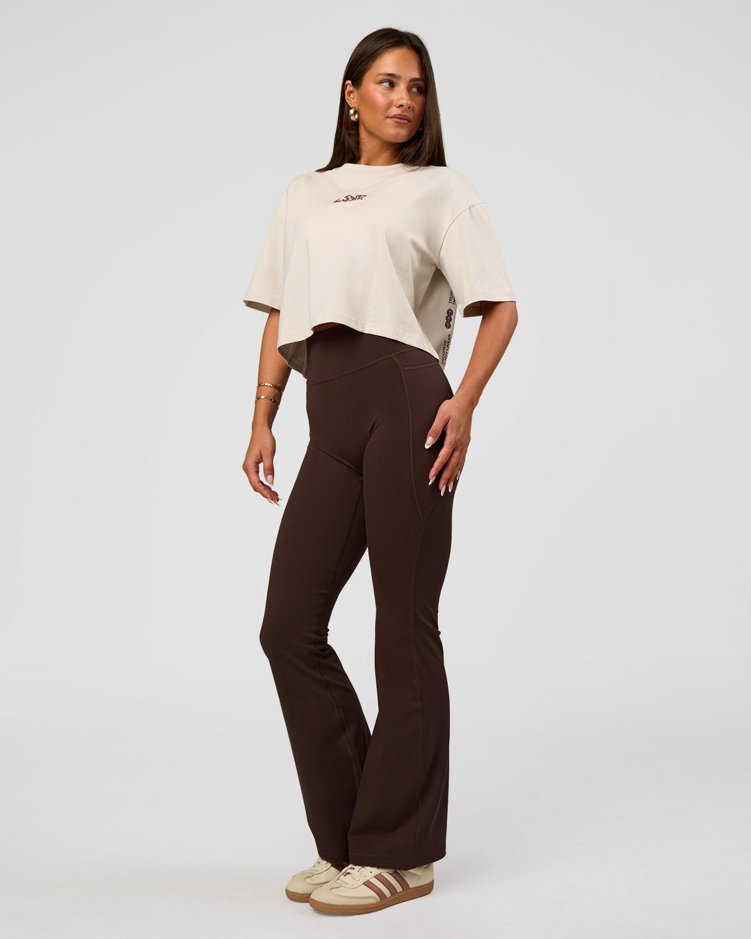 Woman wearing Go-To Heavyweight Street Tee - Clay-Cocoa Powder | Model:Bianca | Size:S