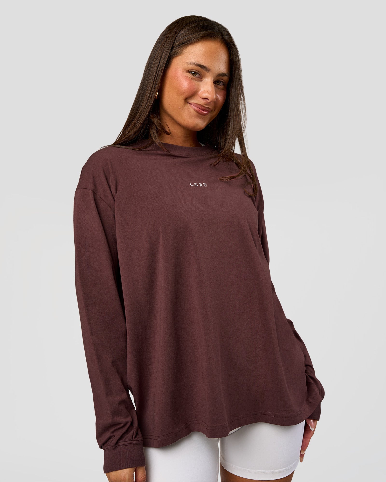 Woman wearing Go-To Long Sleeve FLXCotton Oversized Tee - Cocoa Powder-White | Model:Bianca | Size:S