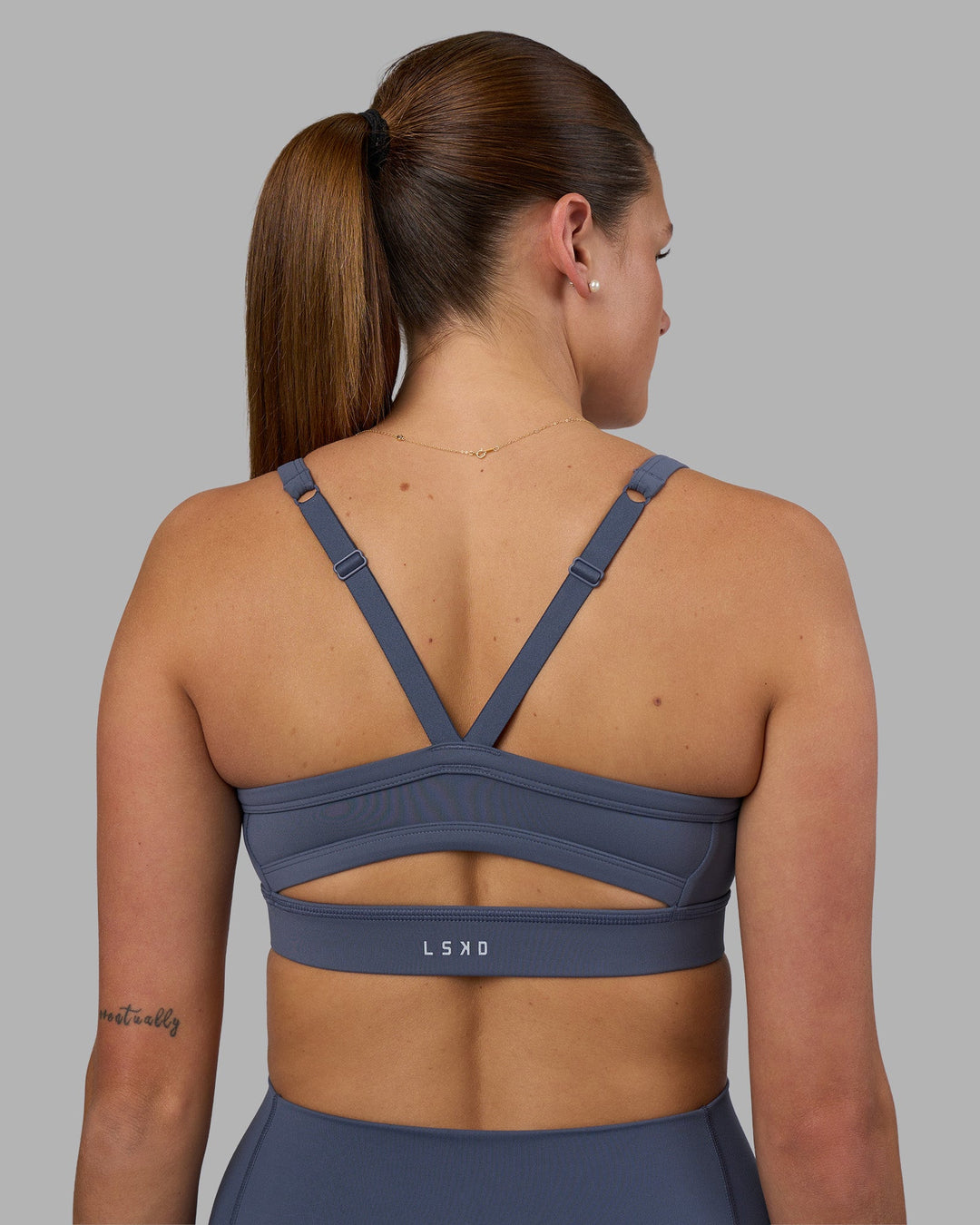 Woman wearing Momentum Sports Bra - Night Shadow | Model:Phoebe | Size:S