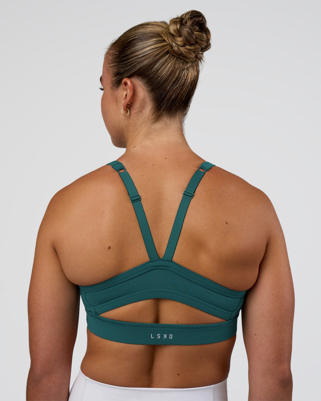 Woman wearing Momentum Sports Bra - Transformative Teal | Model:Sav | Size:S
