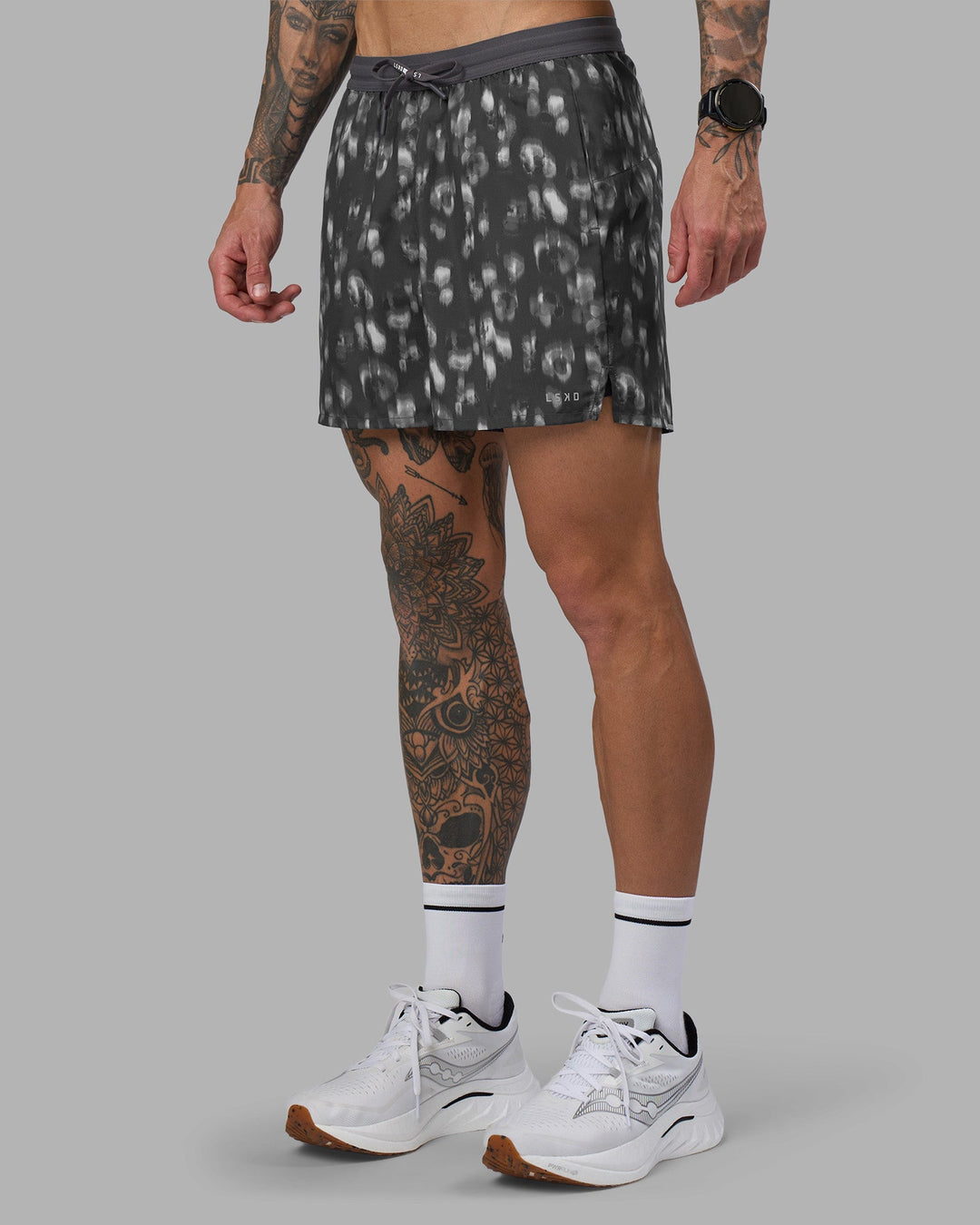 Man wearing Pace 5" Lined Running Short - Markings Dark Storm Print | Model:Tommy | Size:S