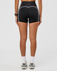 Woman wearing Power Ultra High-Rise 4" Short Pockets - Black | Model:Rhiley | Size:S