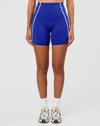Woman wearing Power Ultra High-Rise 6" Short - Electric Indigo | Model:Rhiley | Size:S