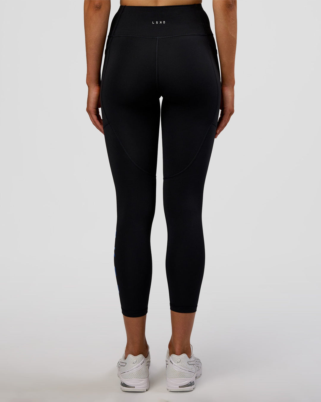 Woman wearing Rep Ultra High-Rise 7/8 Legging Pockets - Black-Electric Indigo | Model:Evie | Size:S
