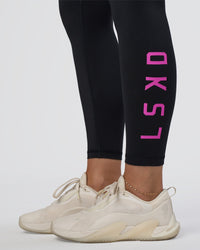 Woman wearing Rep Ultra High-Rise 7/8 Legging Pockets - Black-Ultra Fuchsia | Model:Abbey | Size:S