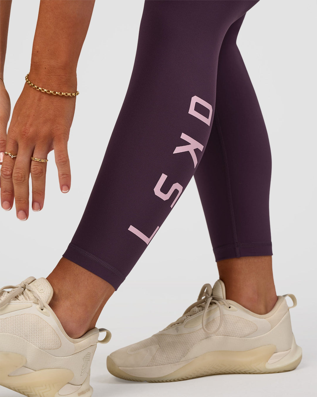 Woman wearing Rep Ultra High-Rise 7/8 Legging Pockets - Midnight Plum-Marshmallow | Model:Emelia | Size:S