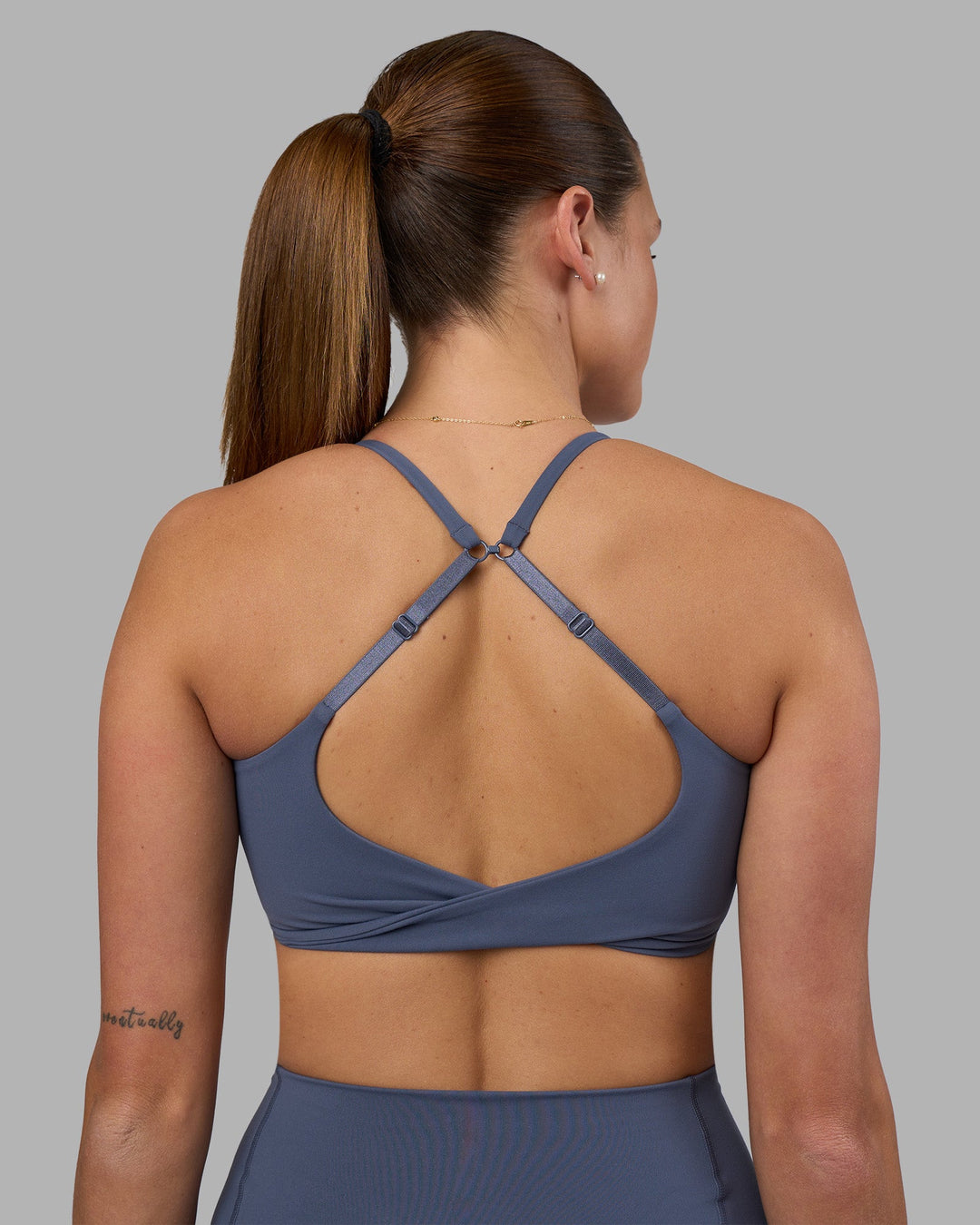 Woman wearing Twist Sports Bra - Night Shadow | Model:Phoebe | Size:S
